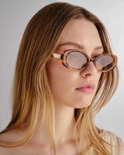 Load image into Gallery viewer, THE HONEY