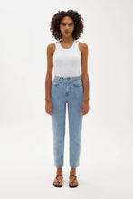 Load image into Gallery viewer, SIGNATURE SLIM JEAN