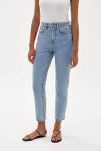 Load image into Gallery viewer, SIGNATURE SLIM JEAN