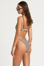 Load image into Gallery viewer, RING LISSIO CROP + RING SCENE BRIEF