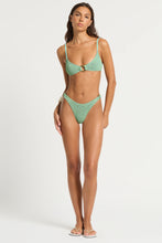 Load image into Gallery viewer, RING LISSIO CROP + RING SCENE BRIEF