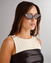 Load image into Gallery viewer, THE CAMERON