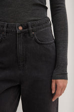 Load image into Gallery viewer, VINTAGE STRAIGHT JEAN