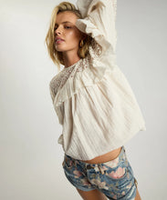 Load image into Gallery viewer, WILLOW HAVEN BLOUSE
