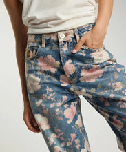 Load image into Gallery viewer, LOVELORN STRAIGHT LEG JEANS
