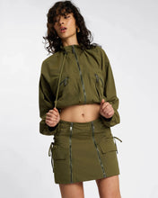 Load image into Gallery viewer, DRIFT CROPPED BUBBLE HEM JACKET
