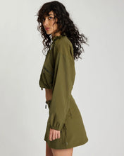 Load image into Gallery viewer, DRIFT CROPPED BUBBLE HEM JACKET
