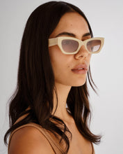 Load image into Gallery viewer, THE SUTTON
