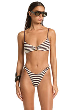 Load image into Gallery viewer, RING LISSIO CROP + RING SCENE BRIEF
