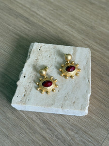 SUNSHINE STUDS