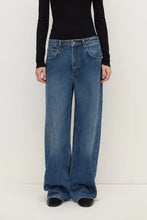 Load image into Gallery viewer, LOW CURVE MID RISE JEAN
