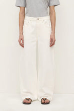 Load image into Gallery viewer, LOW CURVE MID RISE JEAN
