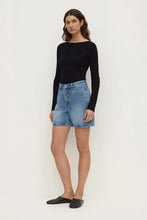 Load image into Gallery viewer, MID RISE DENIM SHORT
