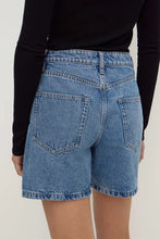 Load image into Gallery viewer, MID RISE DENIM SHORT
