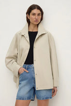 Load image into Gallery viewer, MID RISE DENIM SHORT
