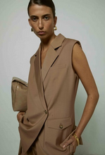 Load image into Gallery viewer, DESTINATION SLEEVELESS BLAZER
