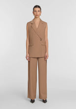 Load image into Gallery viewer, DESTINATION SLEEVELESS BLAZER
