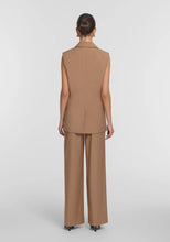 Load image into Gallery viewer, DESTINATION SLEEVELESS BLAZER
