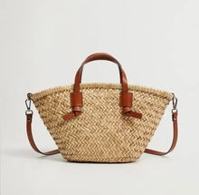 Load image into Gallery viewer, CROSS BODY STRAW BAG

