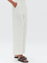 Load image into Gallery viewer, LEILA STRIPE LINEN PANT
